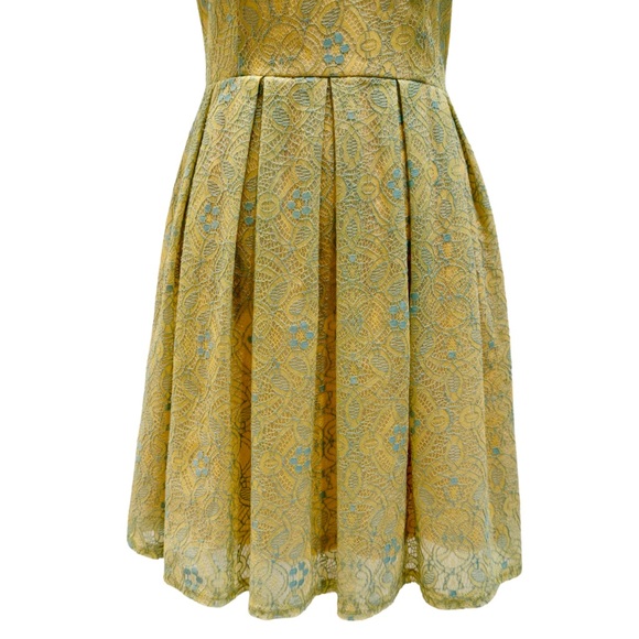 Miami Butter Yellow Lace Fit & Flare Dress | Cap Sleeves & Cutout Back (S) - Picture 9 of 14